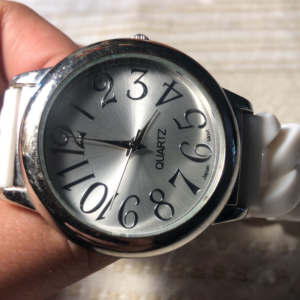 Watch - Picture 2 of 3